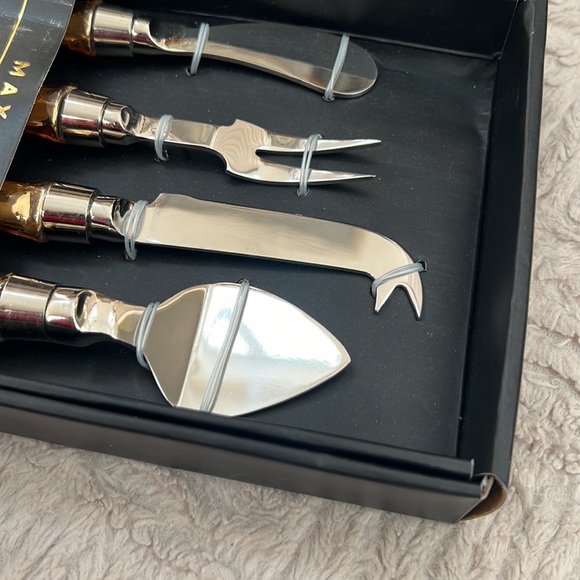 Max Studio Home set of cheese knives speakers - New in box - Picture 11 of 16